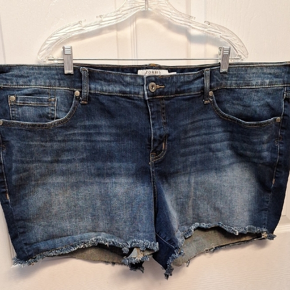 Torrid Blue Denim Shorts - Picture 1 of 4